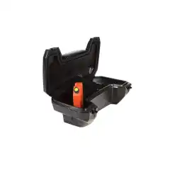 <ul>
	<li>Tillverkad av robust material</li>
	<li>L&aring;sbar</li>
	<li>F&auml;ste:U-Bultsats</li>
	<li>M&aring;tt: 400 x 550 x 970mm</li>
	<li>Vikt: 10,33KG</li>
	<li>96L</li>
</ul>
